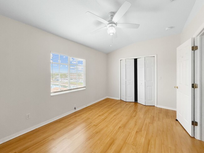Building Photo - Spacious 4-Bedroom Townhome with Lake Views in Desirable Willow Lake Community