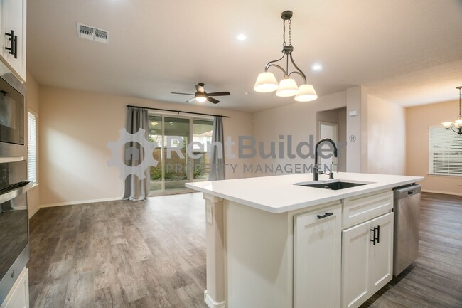 Building Photo - ***ASK ABOUT OUR HOLIDAY SPECIAL18 MONTH L...