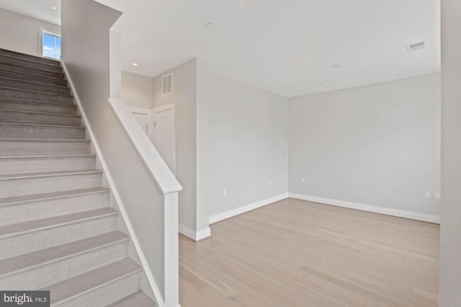 Building Photo - 203 Montgomery St