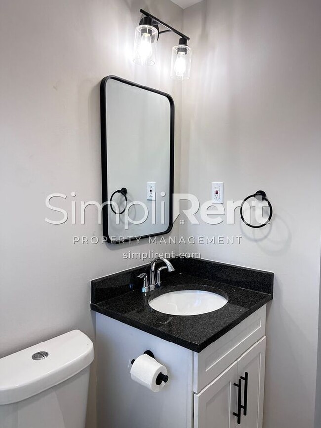 Building Photo - FULLY RENOVATED! 3 Bdrm / 1 Bath - 1st Month FREE with a 13 mo lease