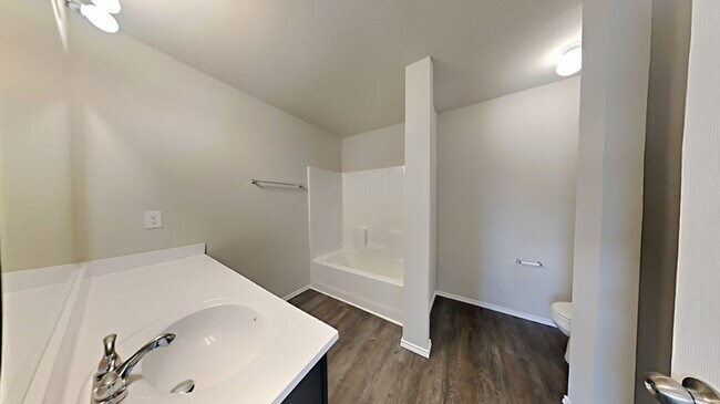 Building Photo - Very Nice 4 Bedroom 2 Bath Home in Yukon Schools