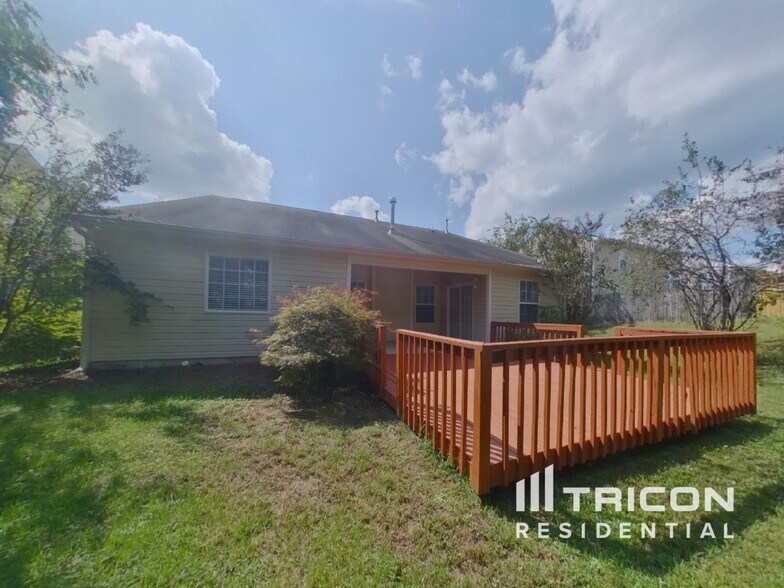 Building Photo - 6017 Ashebrook Dr