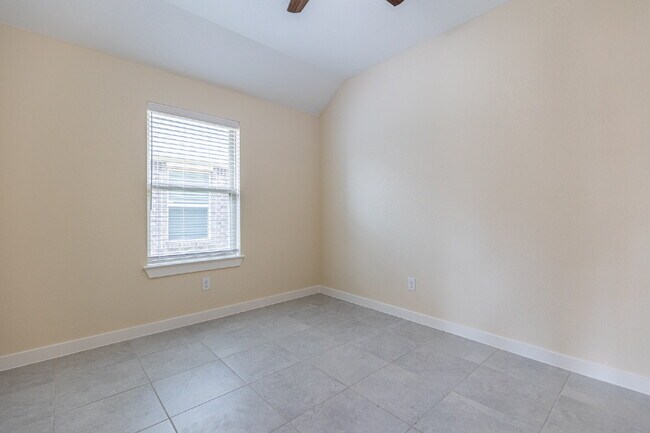 Building Photo - 142 Destiny Dr