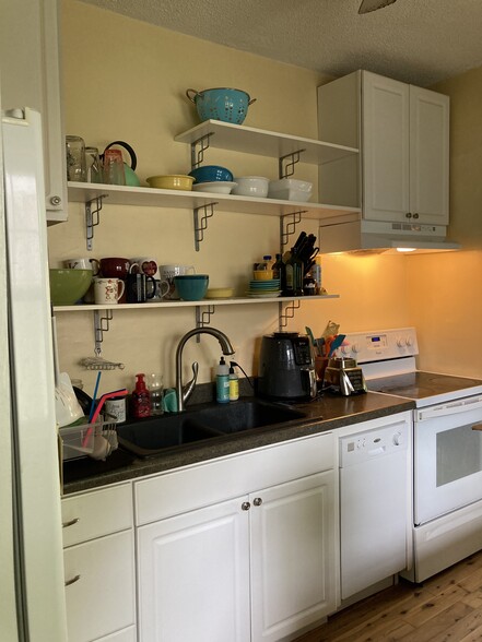 kitchen - 1012 Glenwood Ave