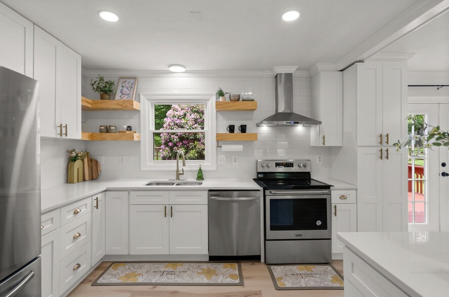 Kitchen - 13405 Wisteria Dr