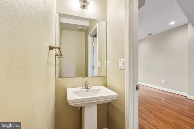 Building Photo - 3117 11th St NW