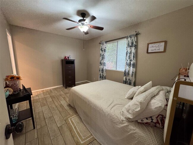 Building Photo - 401 Cypress Ln