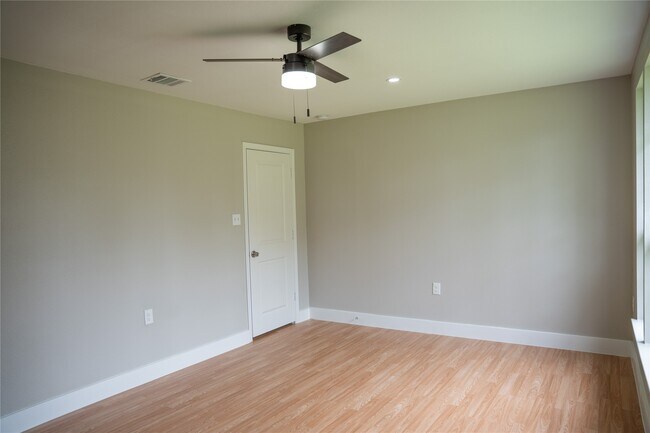 Building Photo - 5002 Blackberry Ln