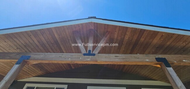 Building Photo - Newer Incredible home with all the amenities!