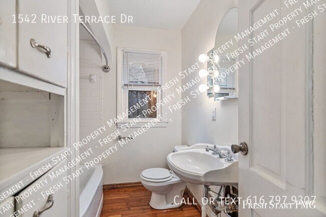 Building Photo - 1542 River Terrace