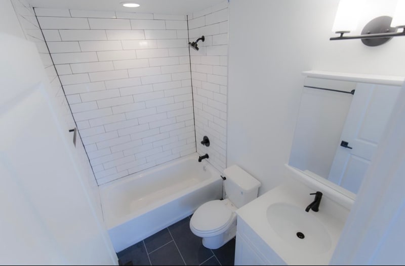 Building Photo - 417 W North Ave