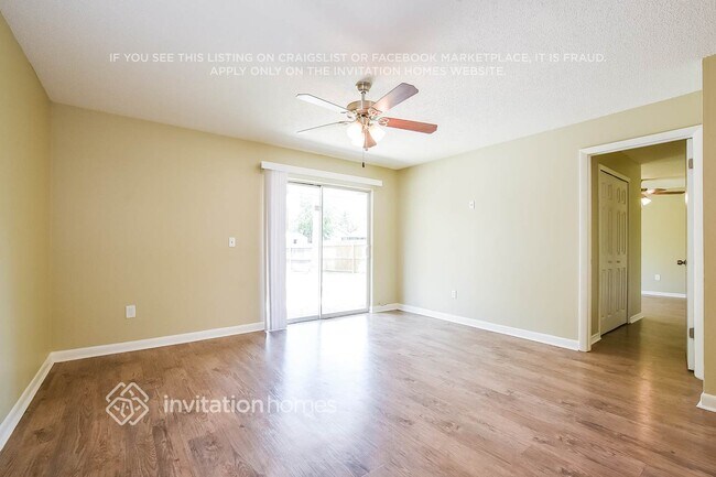 Building Photo - 204 N Alderwood St