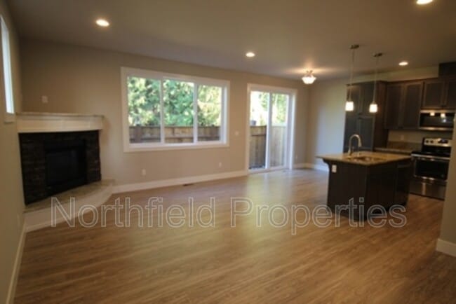 Building Photo - 4857 100th St NE