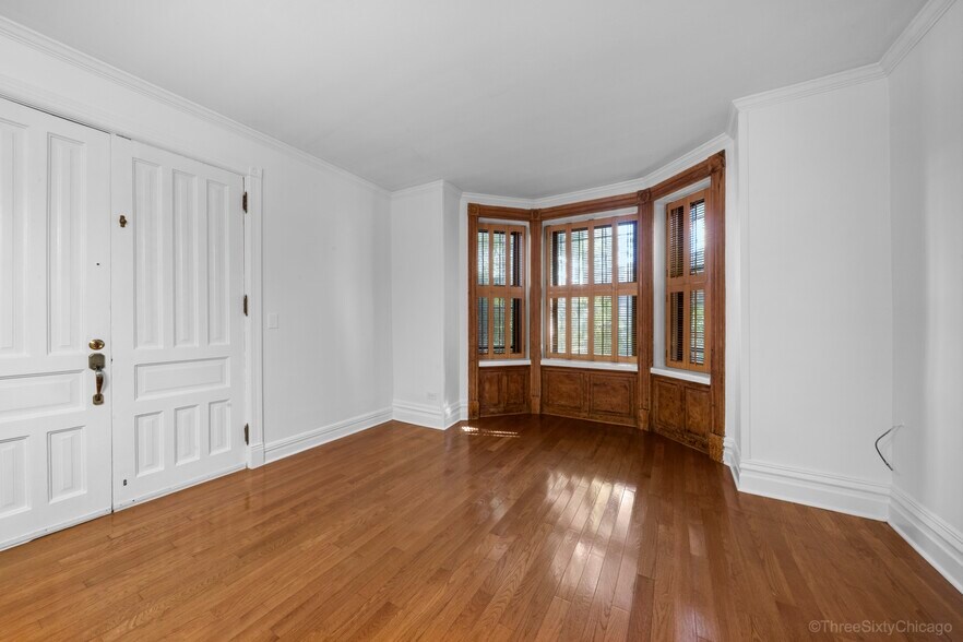 Building Photo - 1526 N La Salle Dr