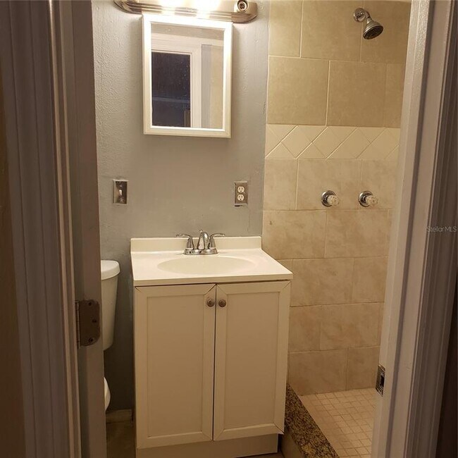 Building Photo - 6014 Southern Comfort Blvd