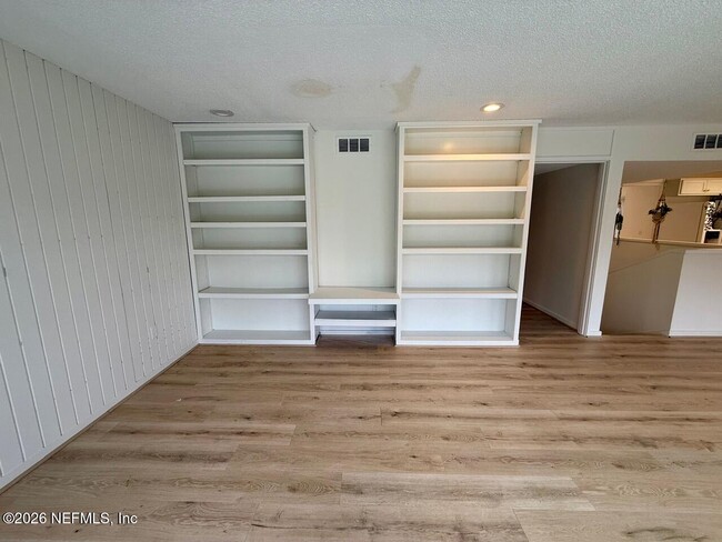 Building Photo - 222 7th St