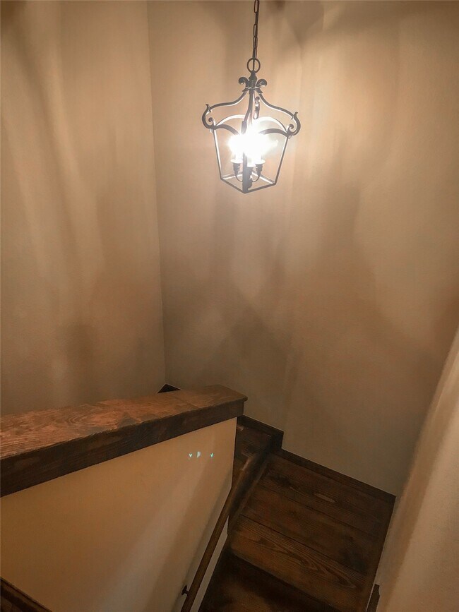 Building Photo - 1432 W 21st St