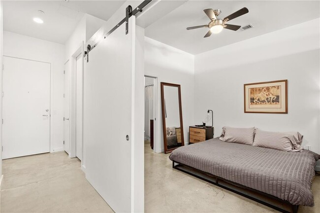 Building Photo - 507 Sabine St
