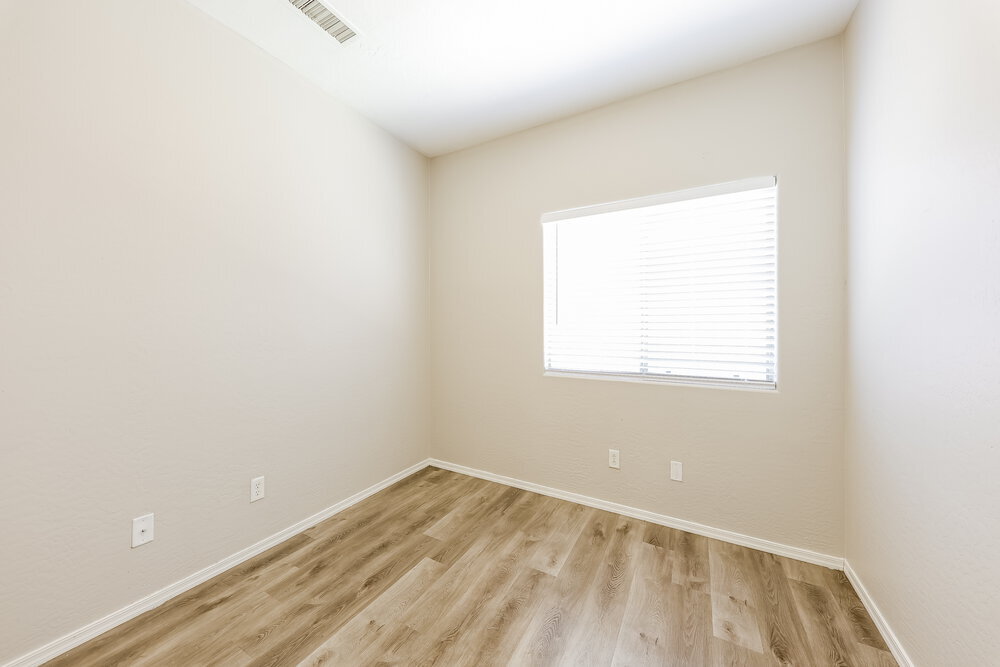 Building Photo - 16862 W Post Dr