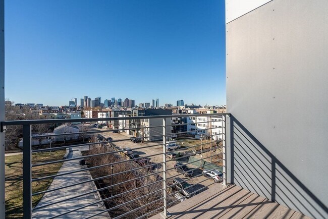 Building Photo - 175 Gove St