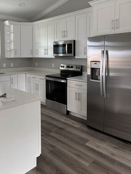 Building Photo - 528 SE 35th Ter