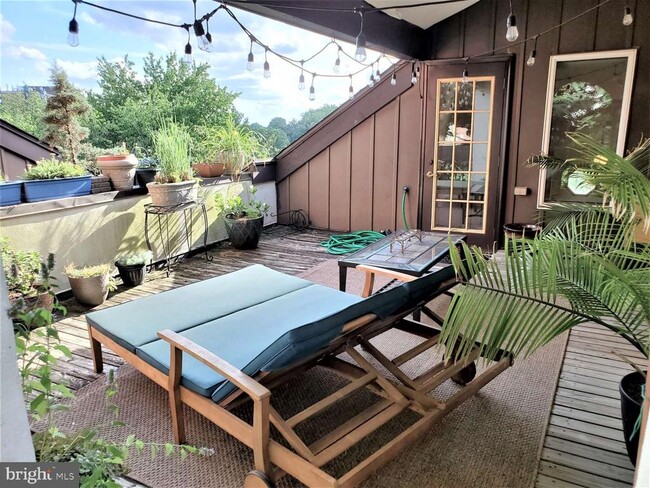 Building Photo - 8 Rex Ave