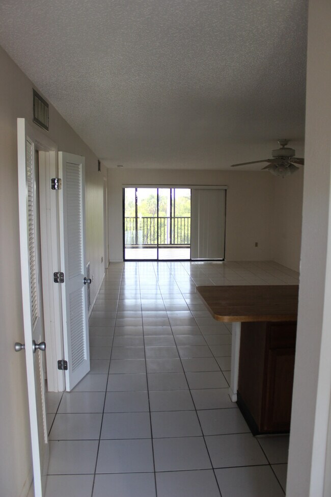 Building Photo - 2/2 Condo with Marina and River Views-Includes cable and water