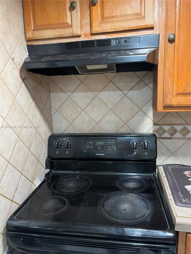 Building Photo - 10090 NW 80th Ct