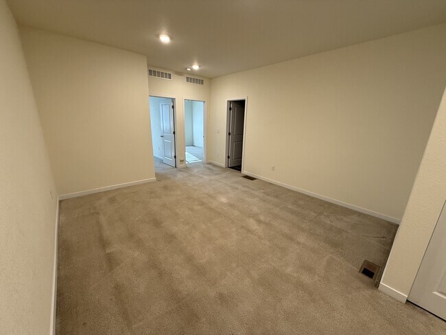 Building Photo - 885 E 98th Ave