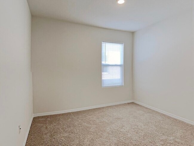 Building Photo - 9678 Black Walnut Dr