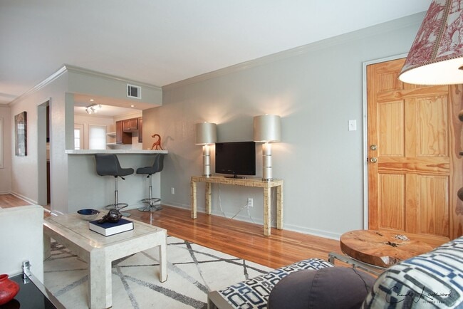 Primary Photo - 2 Bedroom 1 Bathroom Downstairs Apartment