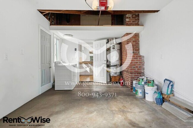 Building Photo - Short term lease only