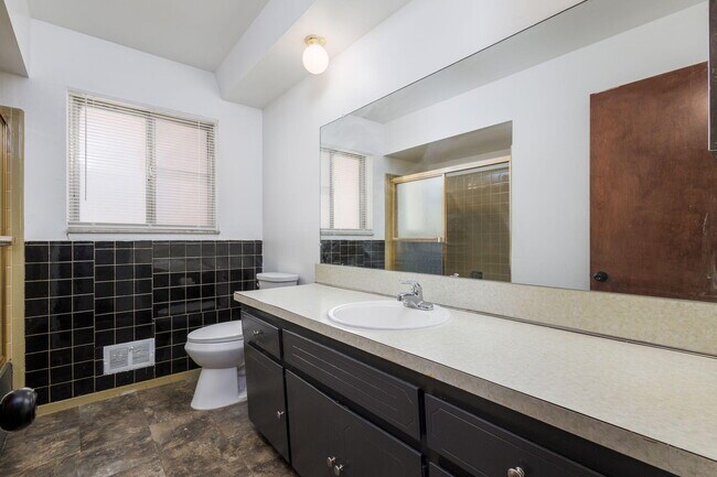 Building Photo - 11156 Outer Dr