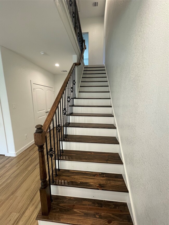 Building Photo - 5314 Longmeadow St