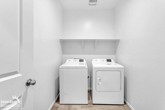 Building Photo - Beautiful 3Bdm 2Ba Home with Modern Updates in Coolidge- Move In Special!