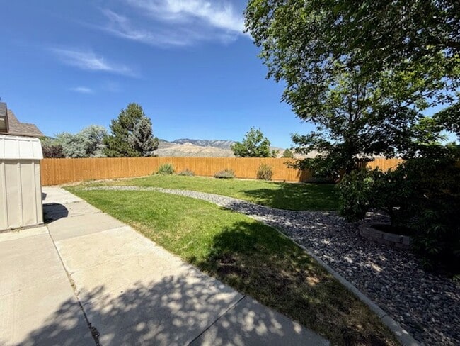 Building Photo - beautiful carson home with amazing yard an...