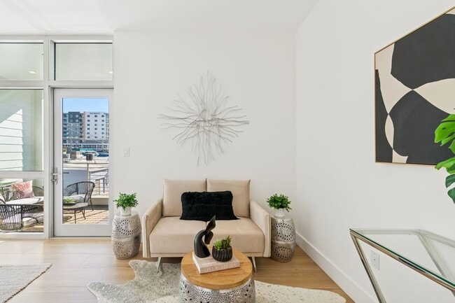 Building Photo - 1343 4th St