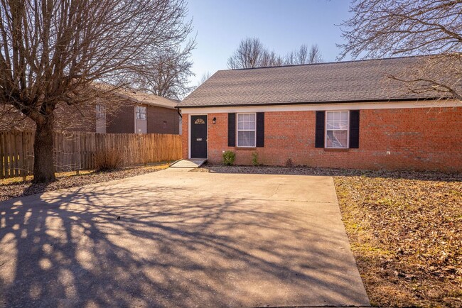 Building Photo - 707 Bagwell Ct