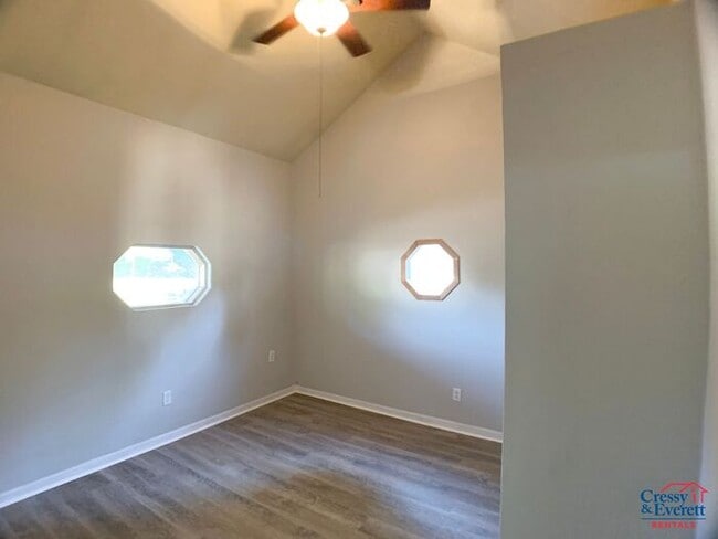 Building Photo - Spacious 3 Bedroom House in Niles