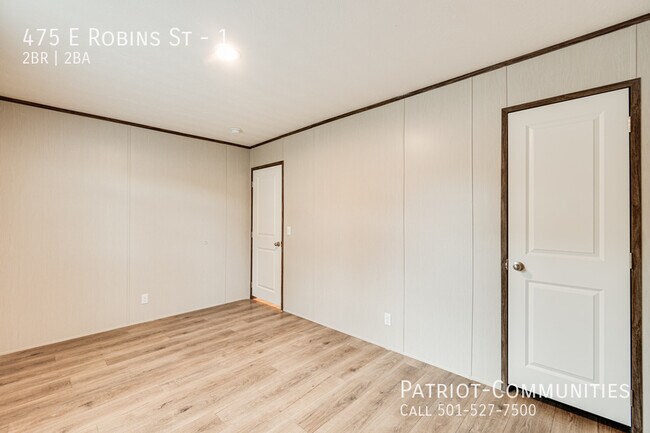 Building Photo - 475 E Robins St