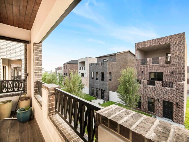 Building Photo - 210 Veracruz Dr