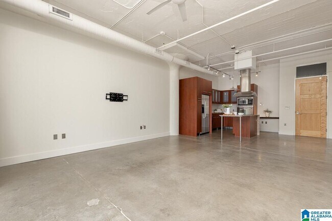 Building Photo - Liv on Fifth 303