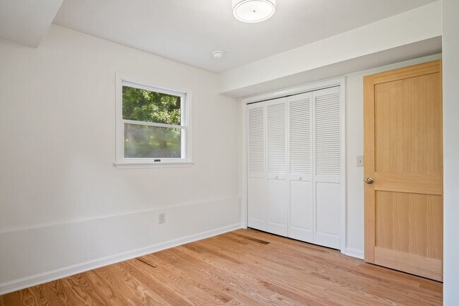 Building Photo - 1602 Westover Dr