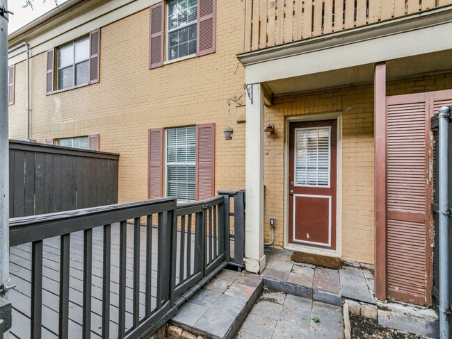 Building Photo - 4739 Bradford Dr