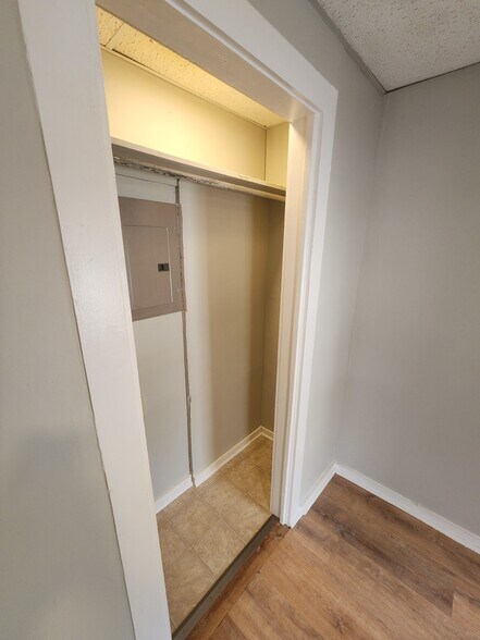 Building Photo - 11 Pearl St