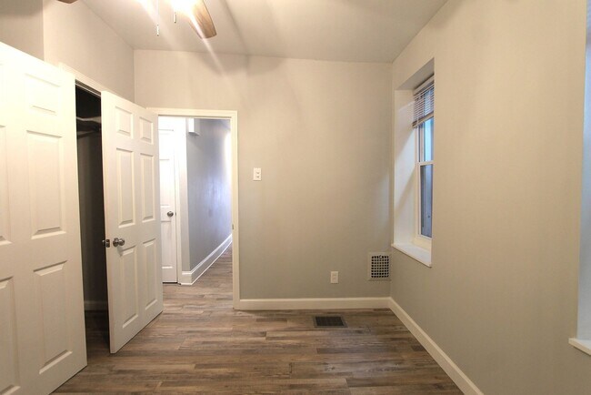 Building Photo - 5028 Wayne Ave