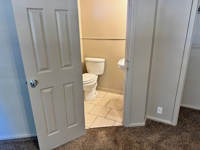 Building Photo - 703 Pecan St