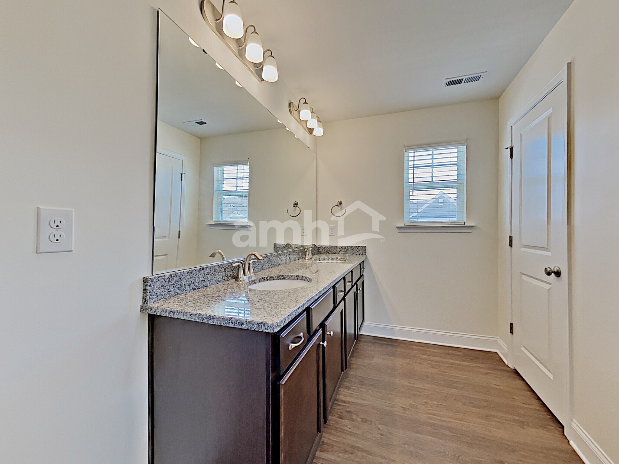 Building Photo - 106 Samara Ln