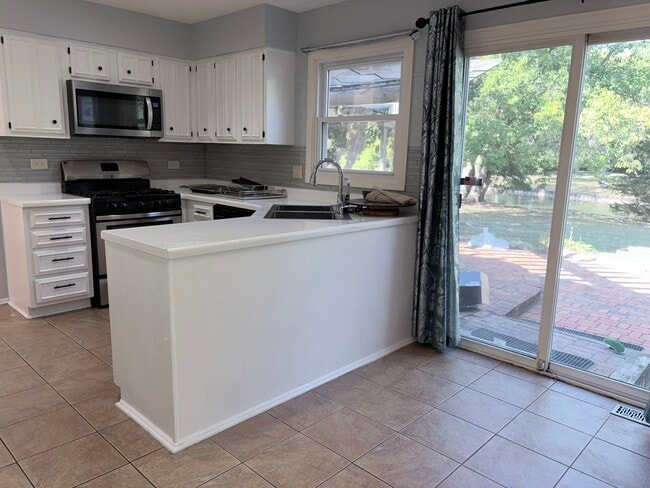 Building Photo - 97 N Walnut Ln