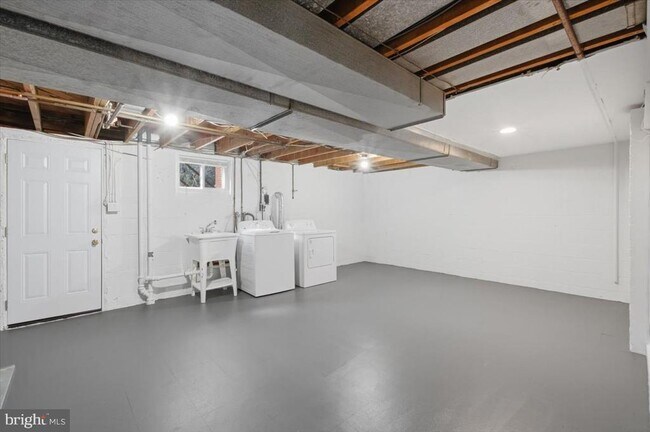 Building Photo - 5039 8th Rd S